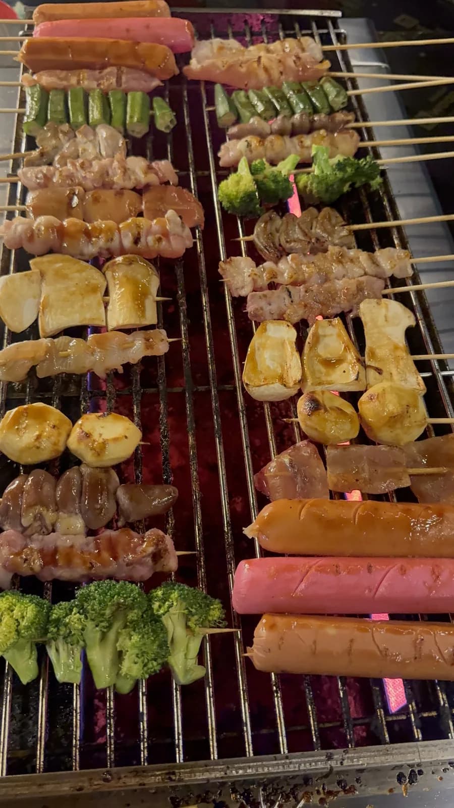 ไม้ปิ้งย่างหม่าล่าบนเตาร้อนๆ — หมู ไส้กรอก ผัก ที่ Mara Station
