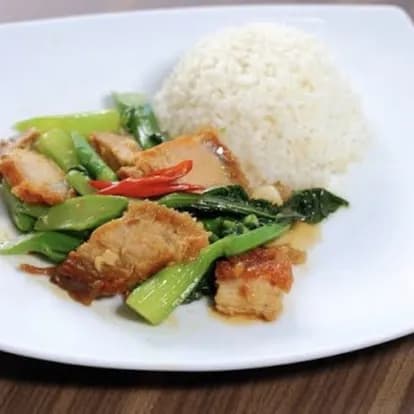 คะน้าหมูกรอบราดข้าว