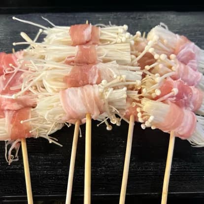 สามชั้นพันเห็ดเข็มทอง